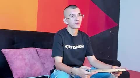 Snapshot of rowancley chatting on 09/25/25, 12:09 Rowan online show from 09/25/25, 12:09