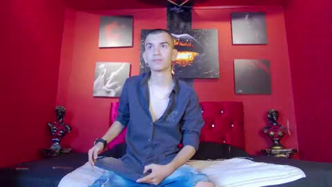 Snapshot of rowancley chatting on 09/29/25, 12:32 Rowan online show from 09/29/25, 12:32