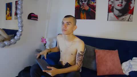 Snapshot of rowancley chatting on 10/13/25, 01:11 Rowan online show from 10/13/25, 01:11