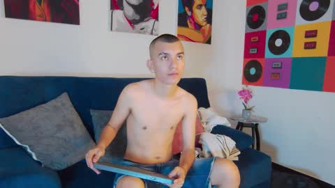 Snapshot of rowancley chatting on 10/16/25, 12:17 Rowan online show from 10/16/25, 12:17