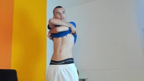 Snapshot of rowancley chatting on 10/20/25, 01:00 Rowan online show from 10/20/25, 01:00