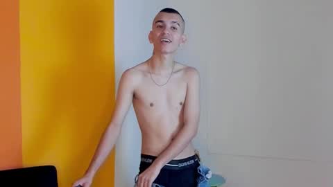 Snapshot of rowancley chatting on 10/21/25, 01:34 Rowan online show from 10/21/25, 01:34