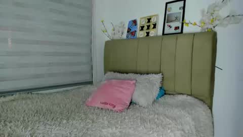 Snapshot of roxan_ne chatting on 01/22/25, 03:31 Roxx online show from 01/22/25, 03:31