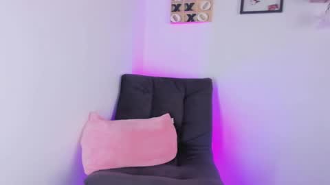 Snapshot of roxan_ne chatting on 09/16/25, 04:19 Roxx online show from 09/16/25, 04:19