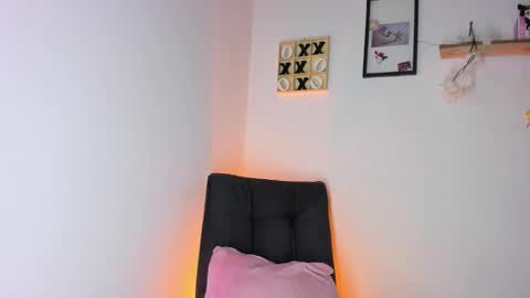 Snapshot of roxan_ne chatting on 10/07/25, 10:23 Roxx online show from 10/07/25, 10:23