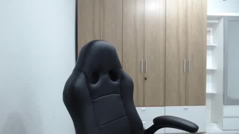 Roxana online show from 12/16/25, 07:19