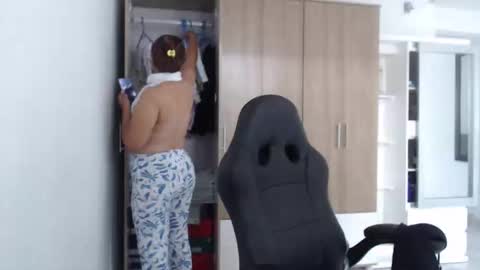 Roxana online show from 12/17/25, 05:30