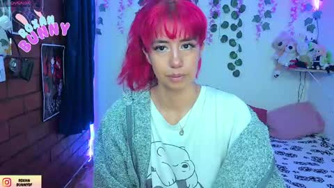 Snapshot of roxanbunny chatting on 06/08/26, 02:56 roxxy online show from 06/08/26, 02:56