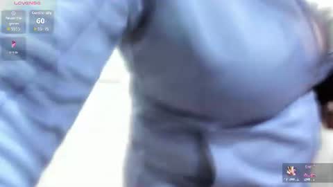 Snapshot of roxanna_moore2 chatting on 07/05/26, 05:25 Roxanna online show from 07/05/26, 05:25