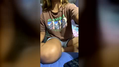 roxanne_98 online show from 04/05/26, 05:32