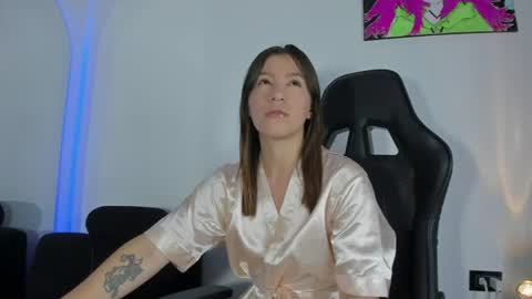 Snapshot of roxanne_jones1 chatting on 06/18/26, 06:34 roxanne online show from 06/18/26, 06:34