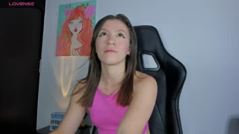 Snapshot of roxanne_jones1 chatting on 07/17/26, 09:08 roxanne online show from 07/17/26, 09:08