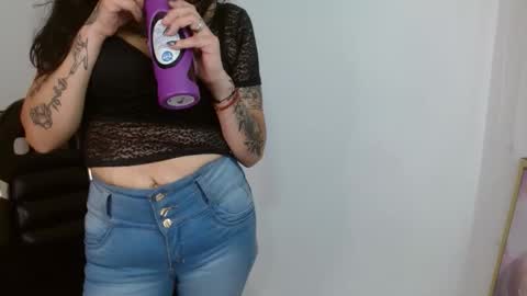 Roxanne online show from 10/28/25, 08:22