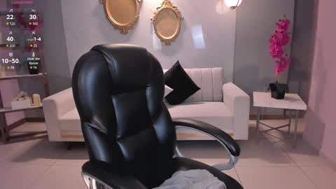 Roxanne Hill  online show from 02/12/25, 02:03