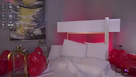 Roxanne Hill  online show from 02/14/25, 03:47