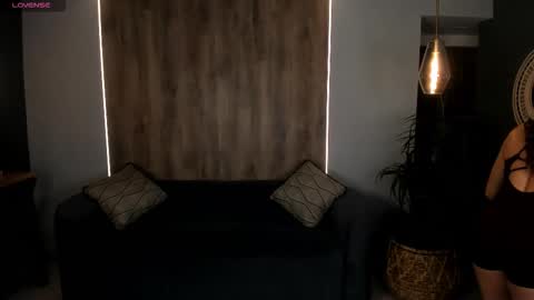 Roxanne Hill  online show from 10/14/25, 10:49