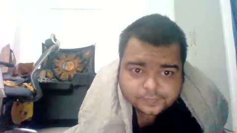 Snapshot of roxid443 chatting on 10/31/25, 01:23 roxid443 online show from 10/31/25, 01:23