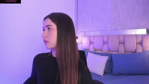 Snapshot of roxie_summers chatting on 02/09/25, 02:17 Roxie online show from 02/09/25, 02:17