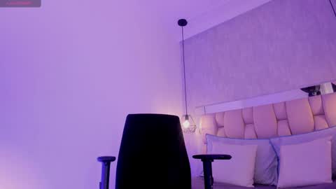 Snapshot of roxie_summers chatting on 02/13/25, 02:01 Roxie online show from 02/13/25, 02:01