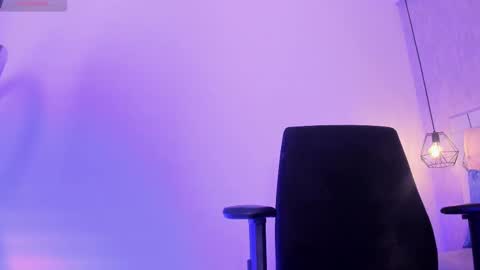 Snapshot of roxie_summers chatting on 02/17/25, 11:53 Roxie online show from 02/17/25, 11:53