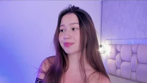 Snapshot of roxie_summers chatting on 04/22/26, 07:48 Roxie online show from 04/22/26, 07:48