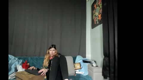 roxihazeleyes online show from 12/15/25, 01:32