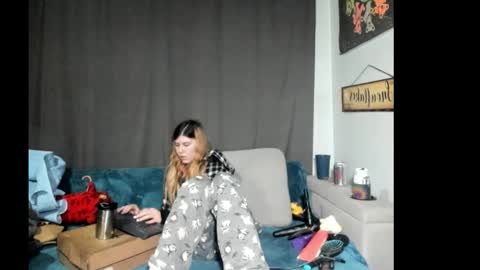 roxihazeleyes online show from 01/06/26, 11:36