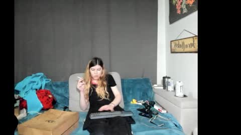 roxihazeleyes online show from 01/10/26, 01:46