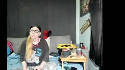 roxihazeleyes online show from 04/13/26, 11:21