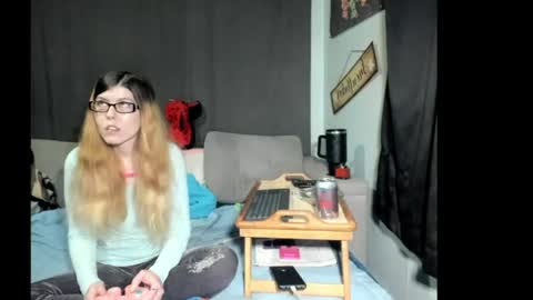 roxihazeleyes online show from 04/21/26, 01:42