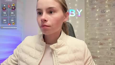 Snapshot of roxxxie_reid chatting on 05/17/26, 04:36 Roxieex ABBY online show from 05/17/26, 04:36