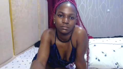 Snapshot of roxy_heather chatting on 04/21/26, 01:42 Roxy online show from 04/21/26, 01:42