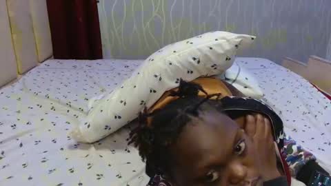 Snapshot of roxy_heather chatting on 04/22/26, 04:37 Roxy online show from 04/22/26, 04:37