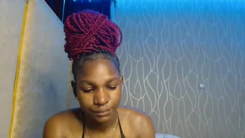 Snapshot of roxy_heather chatting on 05/11/26, 07:11 Roxy online show from 05/11/26, 07:11