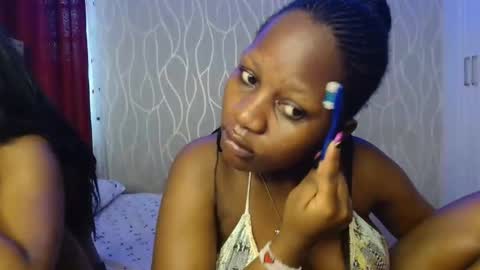 Snapshot of roxy_heather chatting on 06/01/26, 12:18 Roxy online show from 06/01/26, 12:18