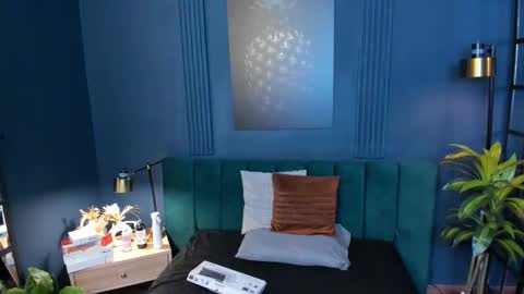 Roxy hell online show from 12/18/25, 12:22