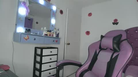 Roxy online show from 04/14/26, 02:28