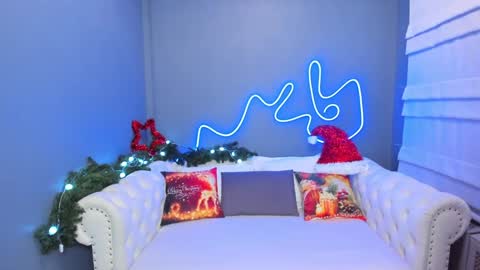 Snapshot of roxy_mars chatting on 12/29/24, 01:24 Roxy online show from 12/29/24, 01:24