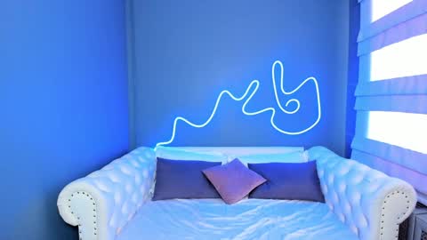 Snapshot of roxy_mars chatting on 01/10/25, 05:05 Roxy online show from 01/10/25, 05:05