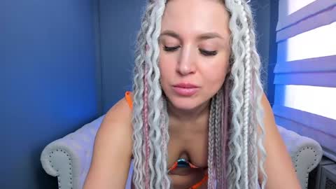 Snapshot of roxy_mars chatting on 01/15/25, 05:08 Roxy online show from 01/15/25, 05:08