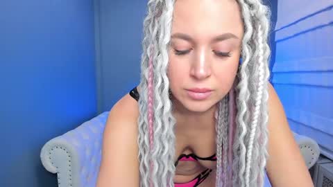 Snapshot of roxy_mars chatting on 01/21/25, 01:29 Roxy online show from 01/21/25, 01:29