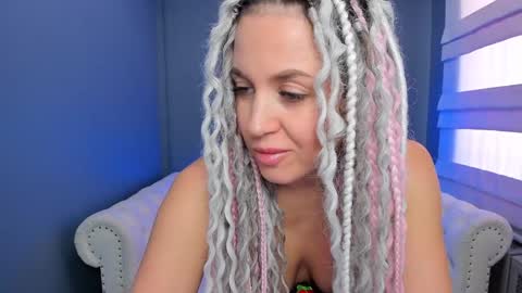 Snapshot of roxy_mars chatting on 01/23/25, 05:24 Roxy online show from 01/23/25, 05:24