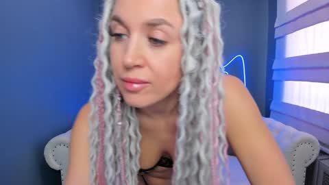 Snapshot of roxy_mars chatting on 01/24/25, 04:59 Roxy online show from 01/24/25, 04:59