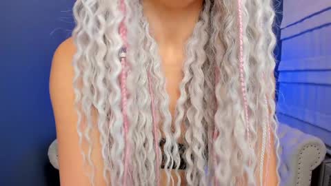 Snapshot of roxy_mars chatting on 01/25/25, 02:04 Roxy online show from 01/25/25, 02:04