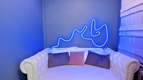 Snapshot of roxy_mars chatting on 02/05/25, 01:15 Roxy online show from 02/05/25, 01:15