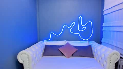 Snapshot of roxy_mars chatting on 02/12/25, 01:19 Roxy online show from 02/12/25, 01:19