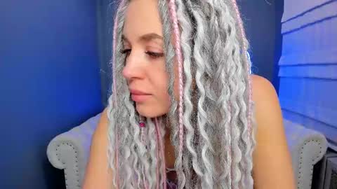 Snapshot of roxy_mars chatting on 02/14/25, 01:23 Roxy online show from 02/14/25, 01:23