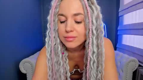 Snapshot of roxy_mars chatting on 02/14/25, 05:09 Roxy online show from 02/14/25, 05:09