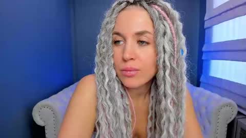 Snapshot of roxy_mars chatting on 02/14/25, 08:10 Roxy online show from 02/14/25, 08:10