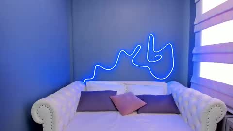 Snapshot of roxy_mars chatting on 02/15/25, 07:16 Roxy online show from 02/15/25, 07:16